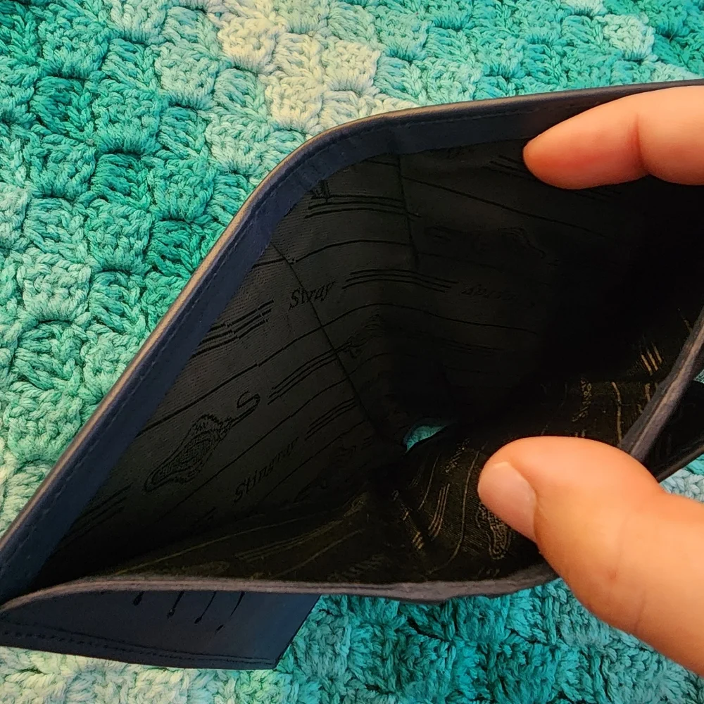 Stingray Leather Blue & White Scale Print Snap Bifold Wallet